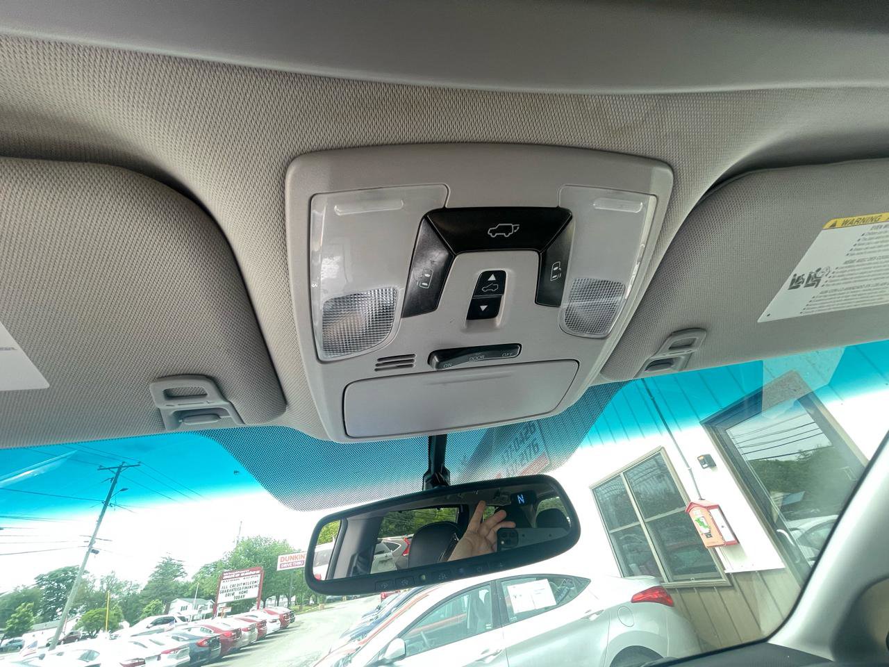 Used 2015 Toyota Sienna SE FWD image 17