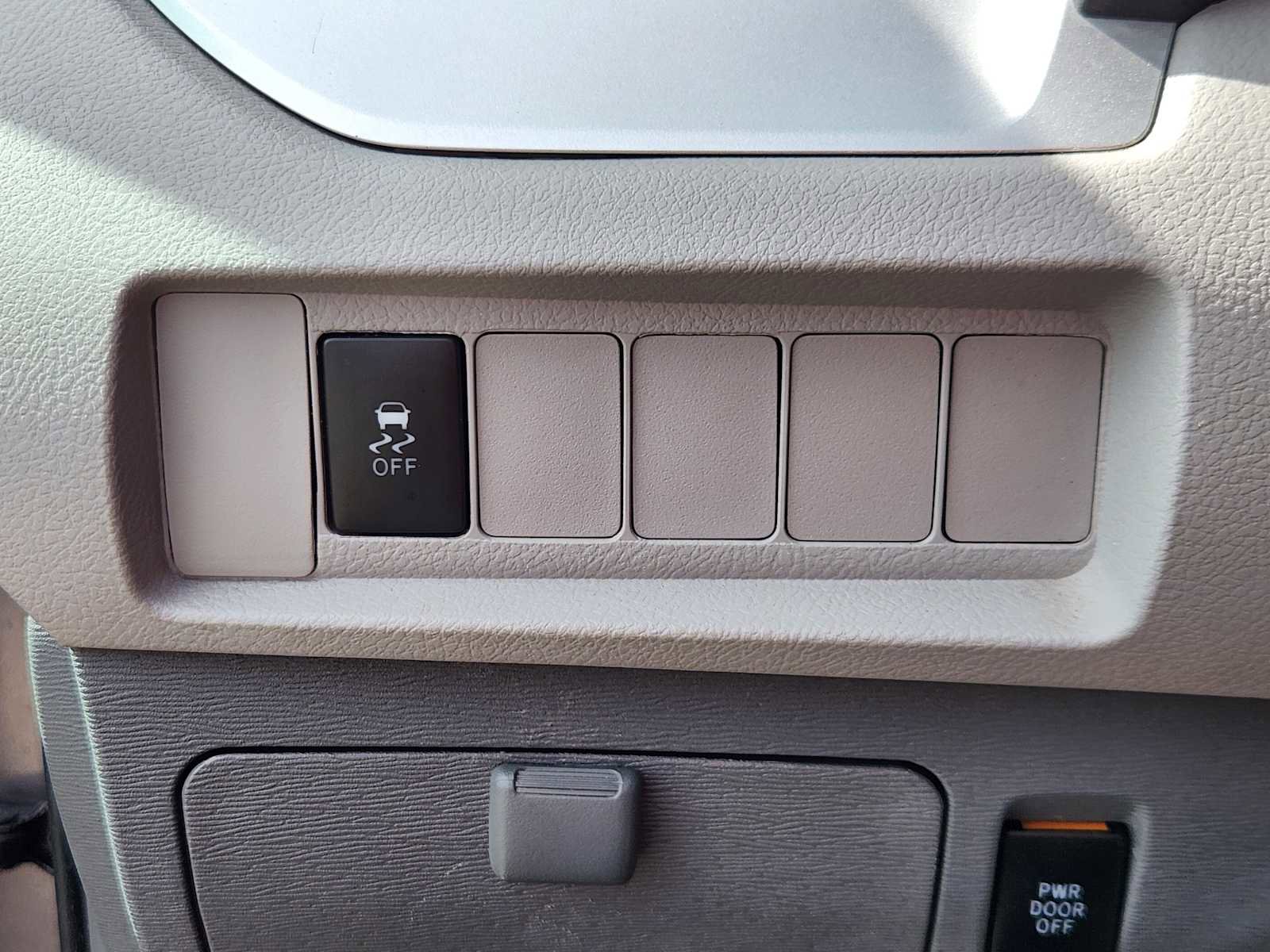 Used 2016 Toyota Sienna LE image 24