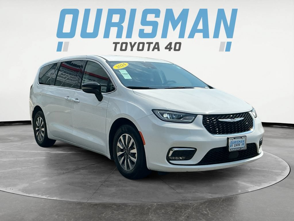 Used 2024 Chrysler Pacifica Limited FWD image 1