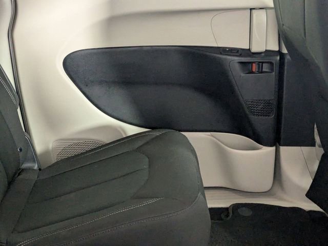 Used 2024 Chrysler Voyager LX image 31