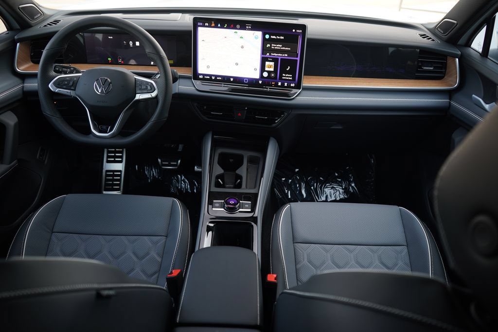 New 2026 Volkswagen Tiguan SEL R-Line AWD/4WD image 8
