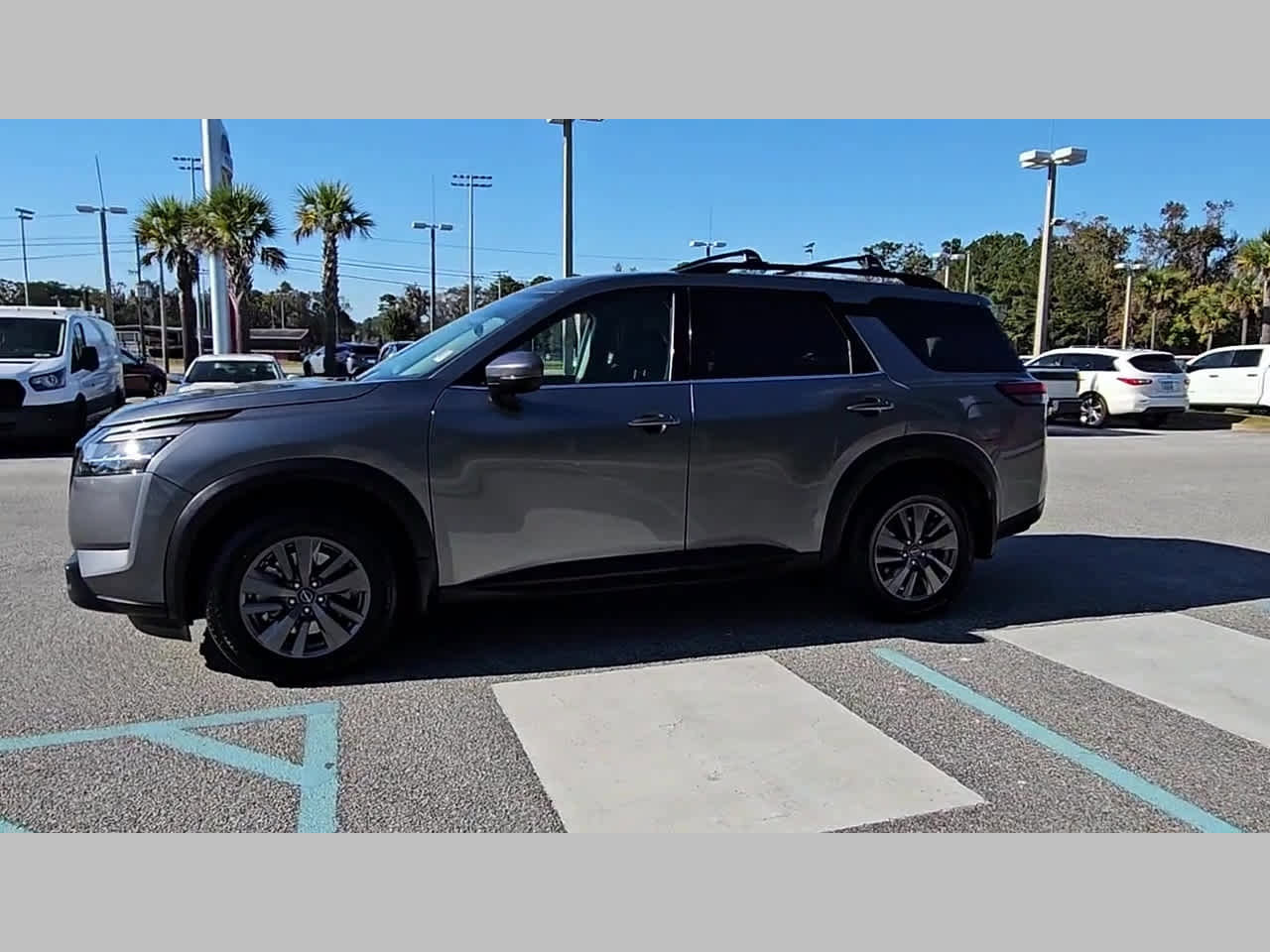 Used 2022 Nissan Pathfinder SV w/ SV Black Package image 24