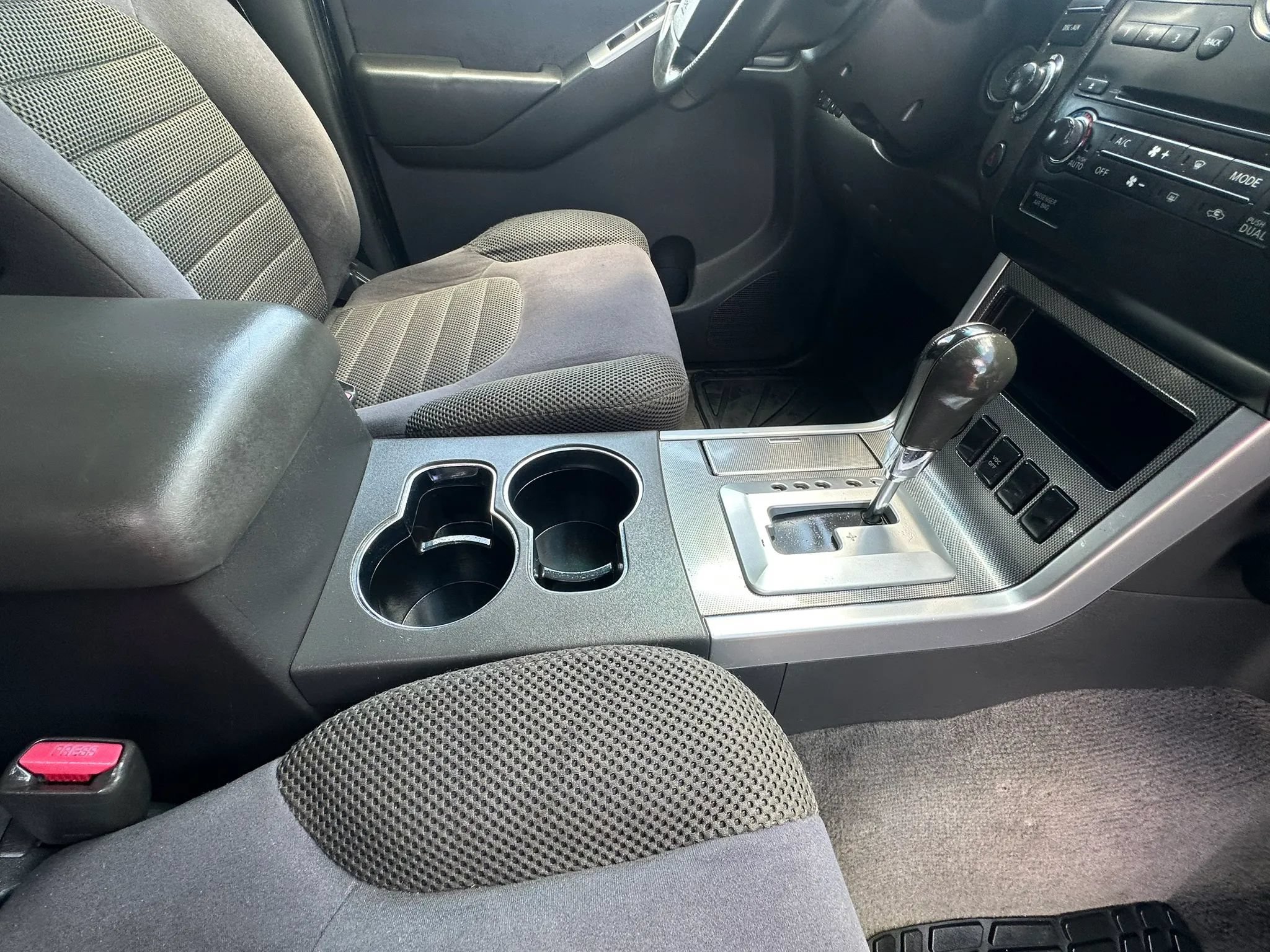 Used 2008 Nissan Pathfinder SE AWD/4WD image 22