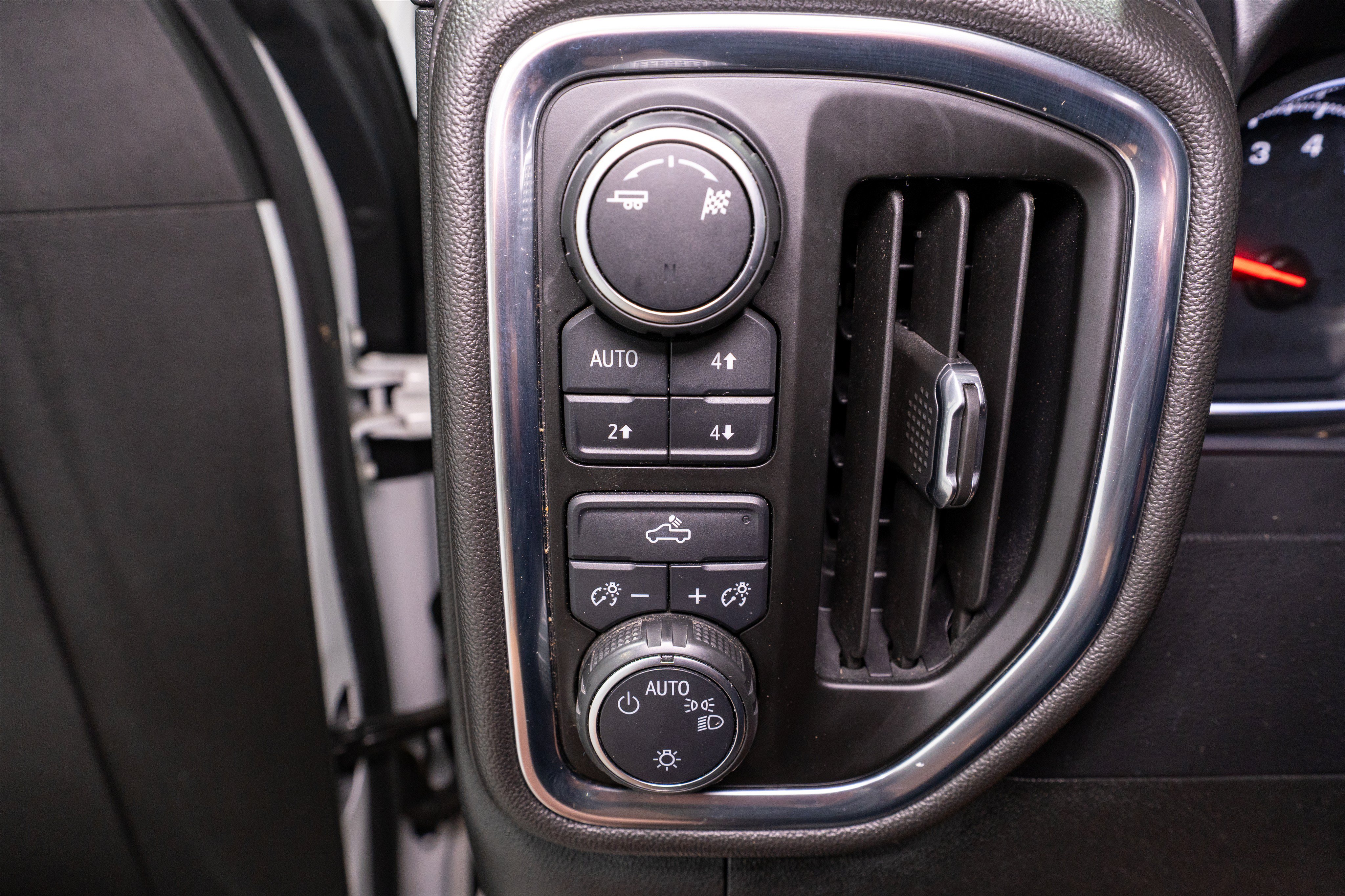 Used 2019 Chevrolet Silverado 1500 LT AWD/4WD image 31