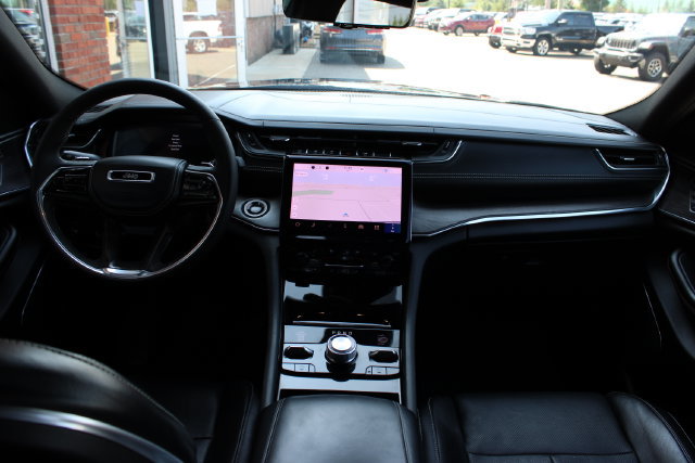 Used 2025 Jeep Grand Cherokee L Overland w/ Luxury Tech Group IV AWD/4WD image 46