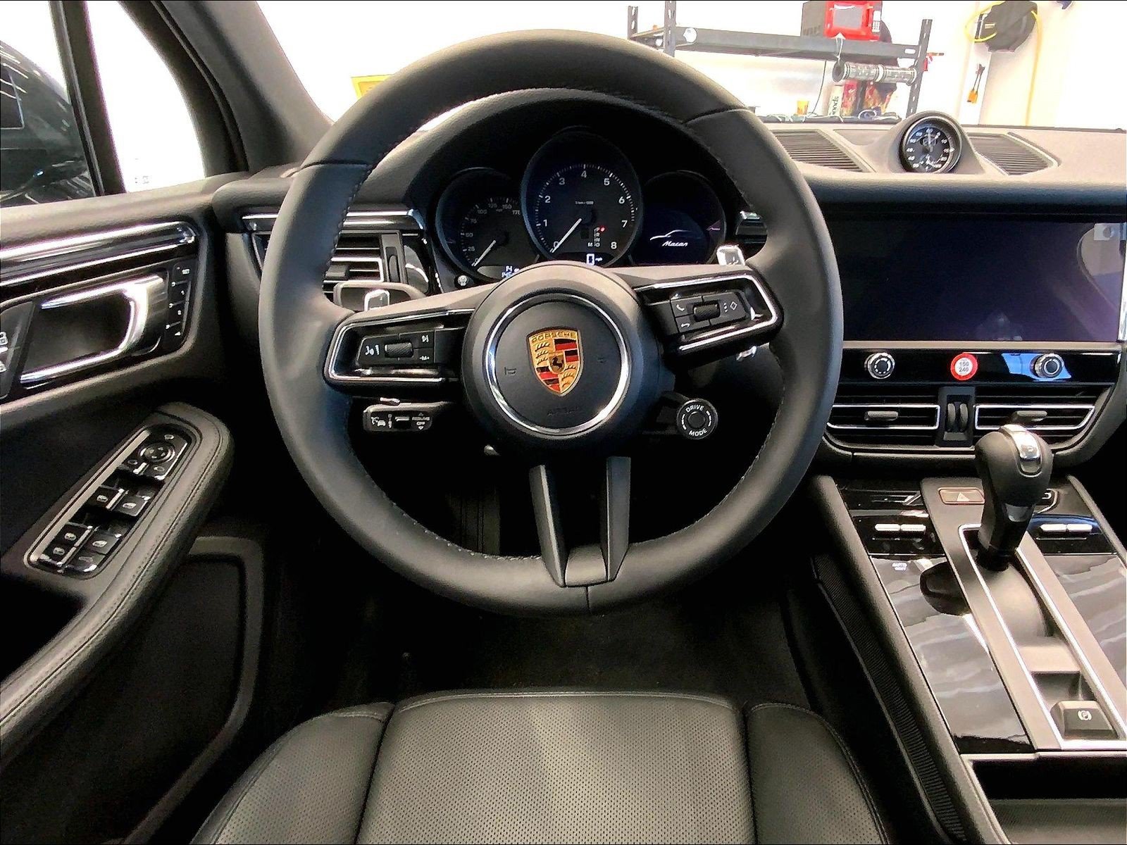Certified 2026 Porsche Macan AWD/4WD image 12