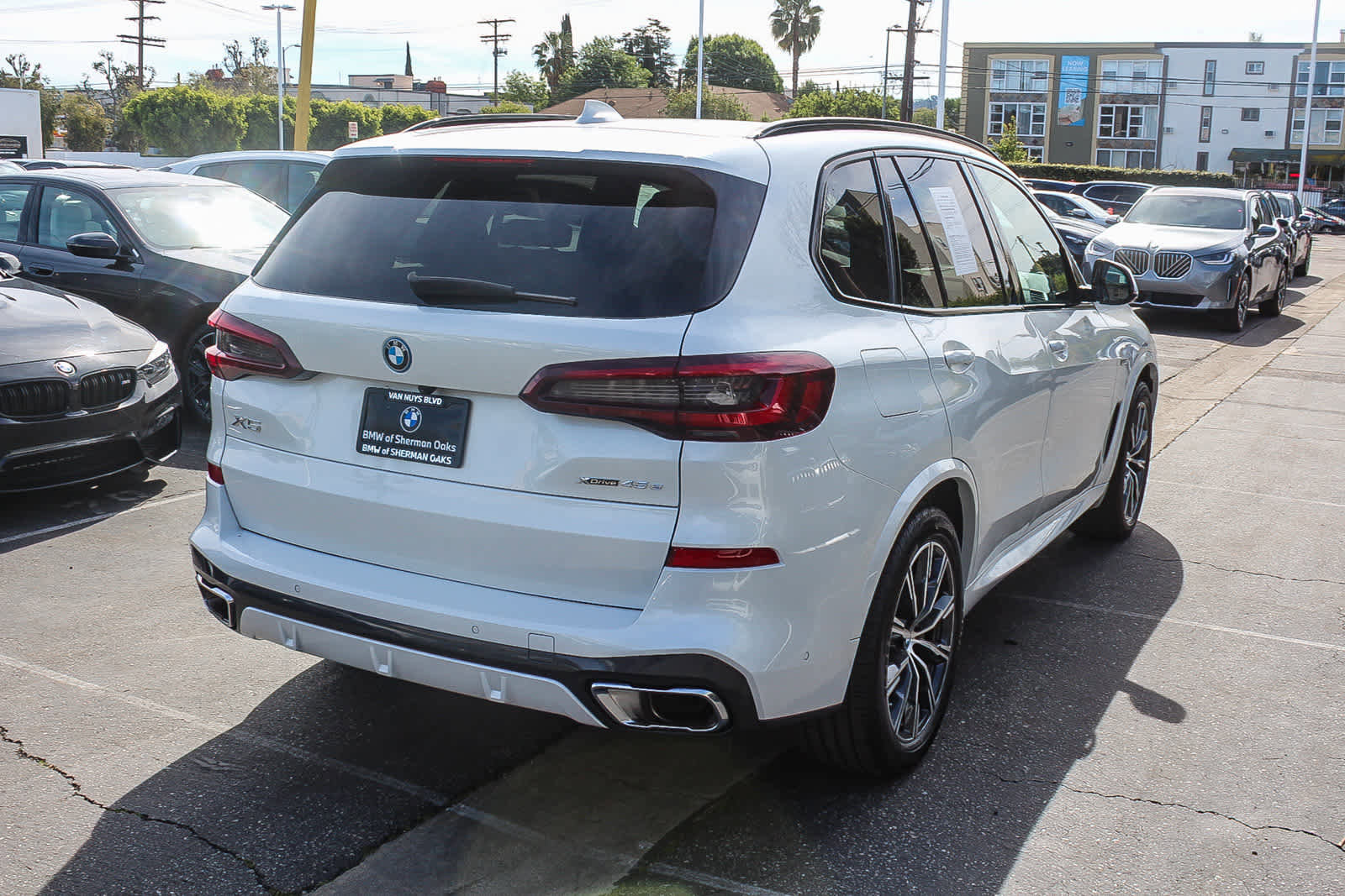 Certified 2023 BMW X5 xDrive45e w/ Executive Package image 4
