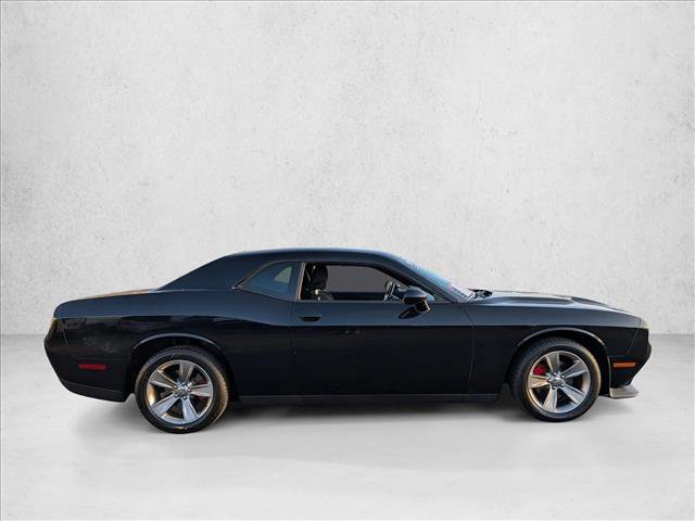 Used 2016 Dodge Challenger SXT image 4