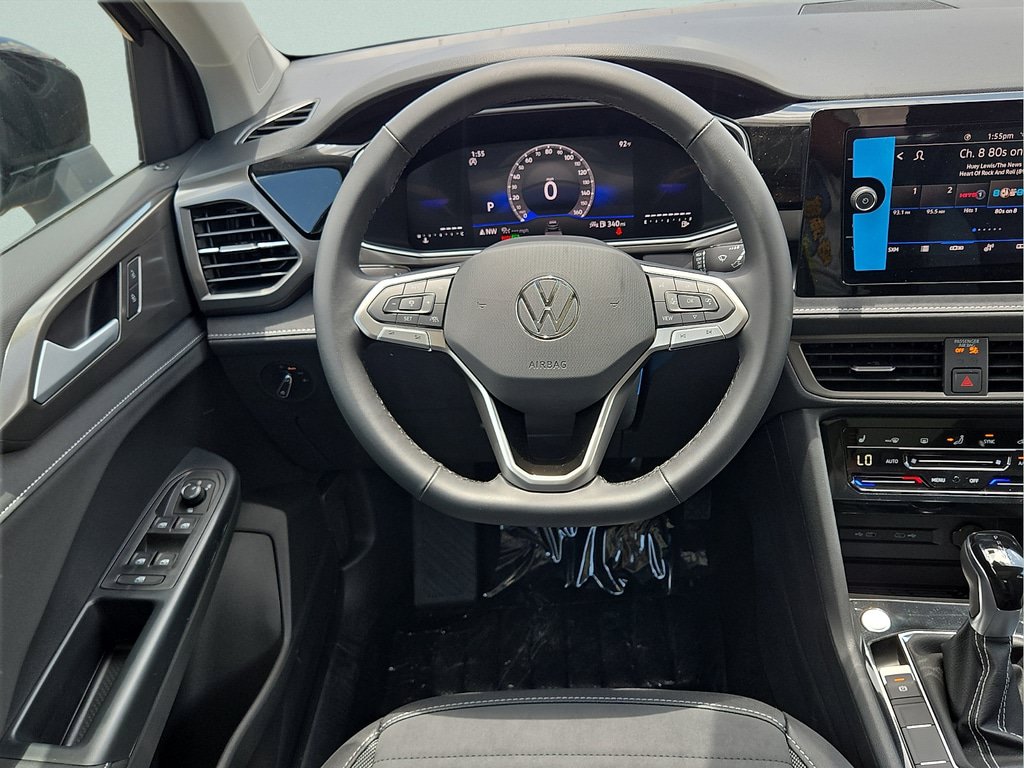 New 2026 Volkswagen Taos SE FWD image 13
