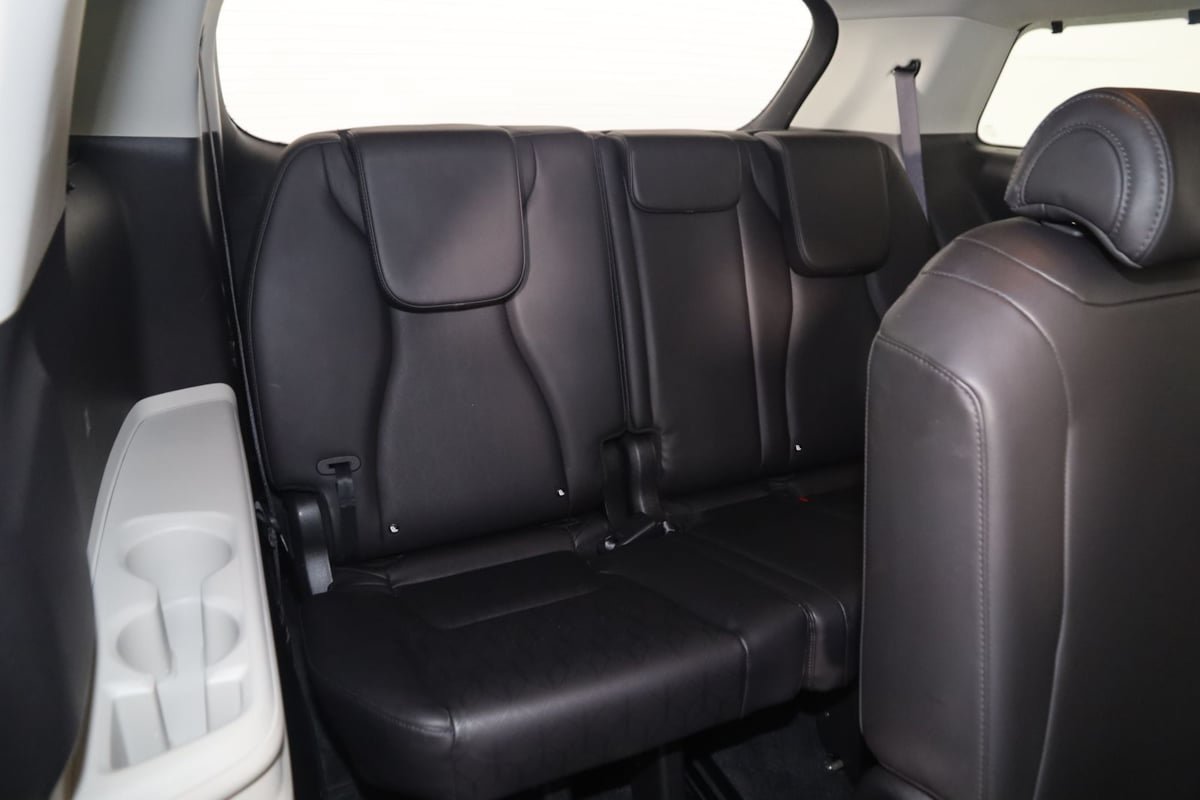 Used 2024 Kia Carnival EX FWD image 15