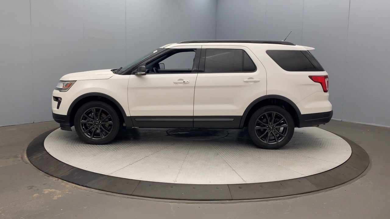 Used 2019 Ford Explorer XLT w/ Equipment Group 202A AWD/4WD image 2
