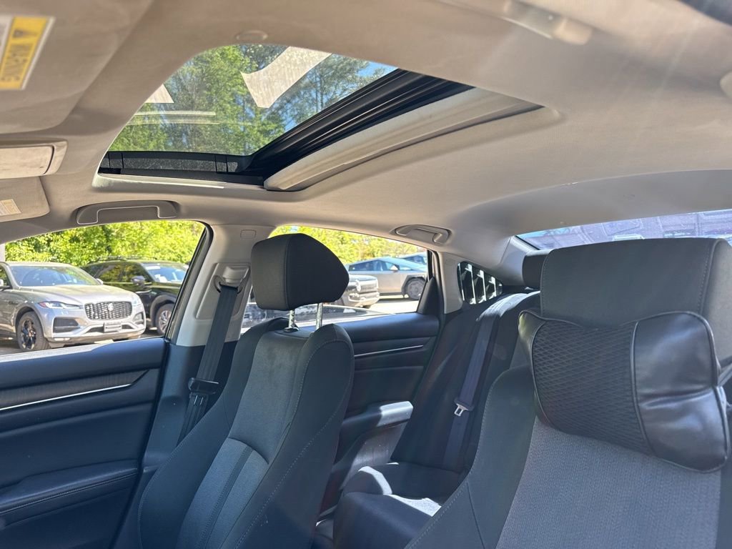 Used 2018 Honda Accord EX image 9