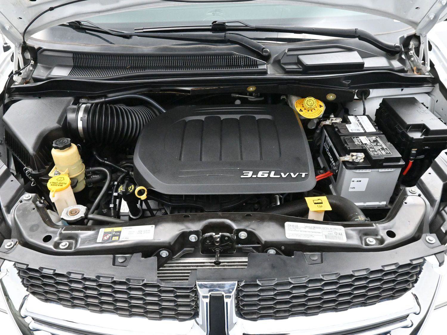 Used 2018 Dodge Grand Caravan SE w/ UConnect Hands-Free Group image 34