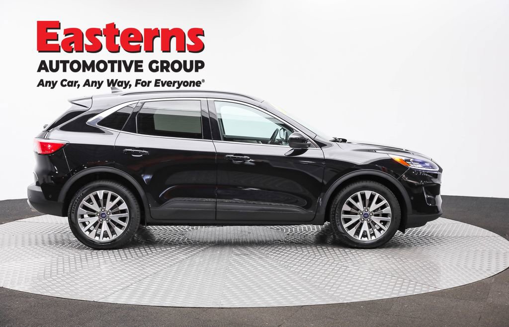 Used 2021 Ford Escape Titanium image 4