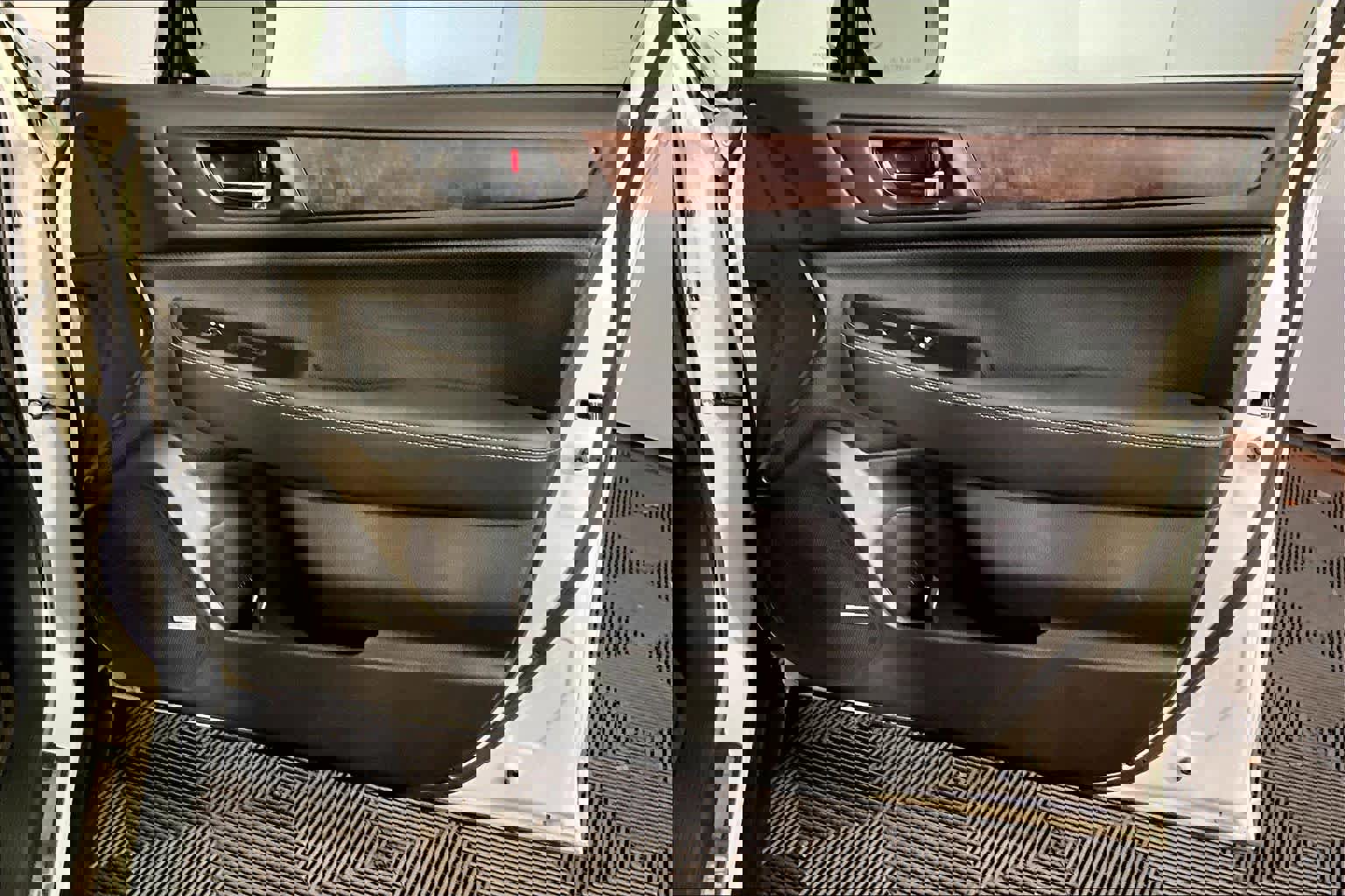 Used 2016 Subaru Outback 3.6R Limited image 23