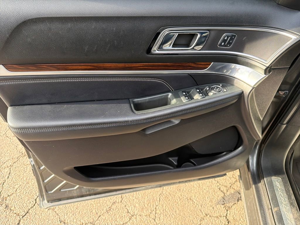 Used 2017 Ford Explorer Limited image 11