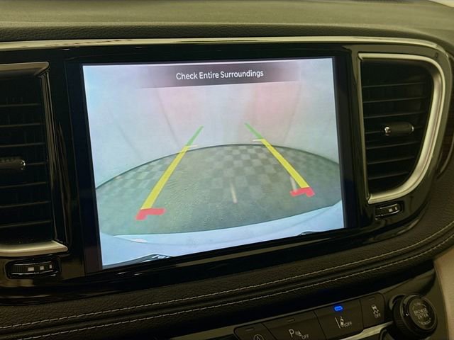 Used 2021 Chrysler Pacifica Limited AWD/4WD image 14