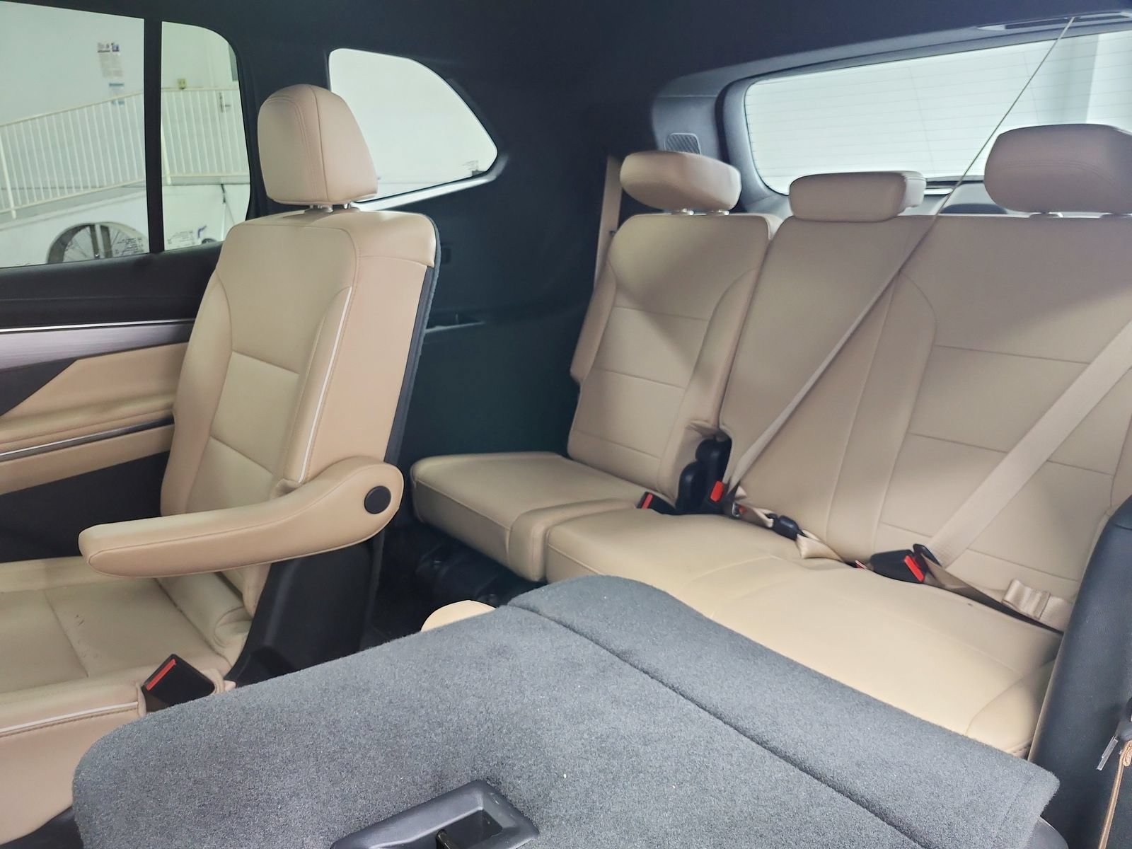 Used 2025 Buick Enclave Preferred w/ Power Package FWD image 11
