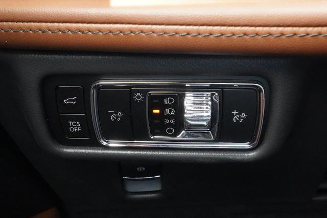 Used 2023 Lincoln Nautilus Reserve AWD/4WD image 14
