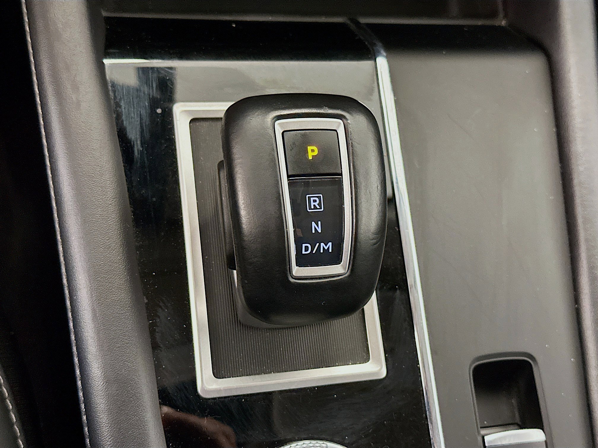 Used 2024 Mitsubishi Outlander SE Black Edition image 25