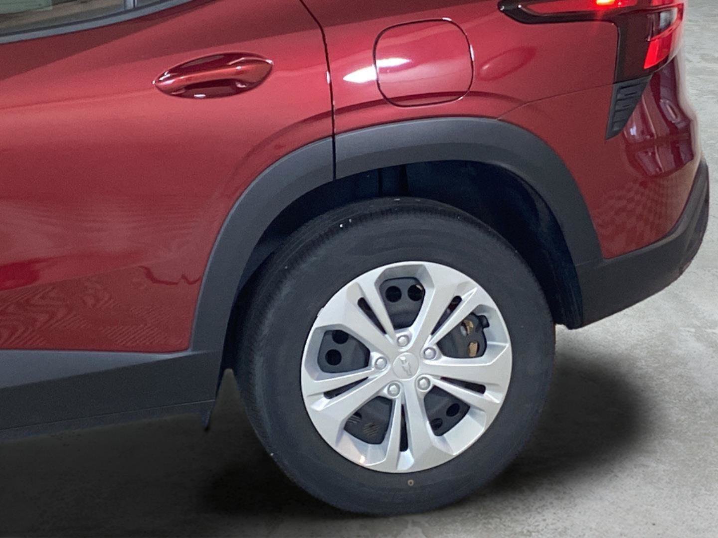 Certified 2024 Chevrolet Trax LS FWD image 11