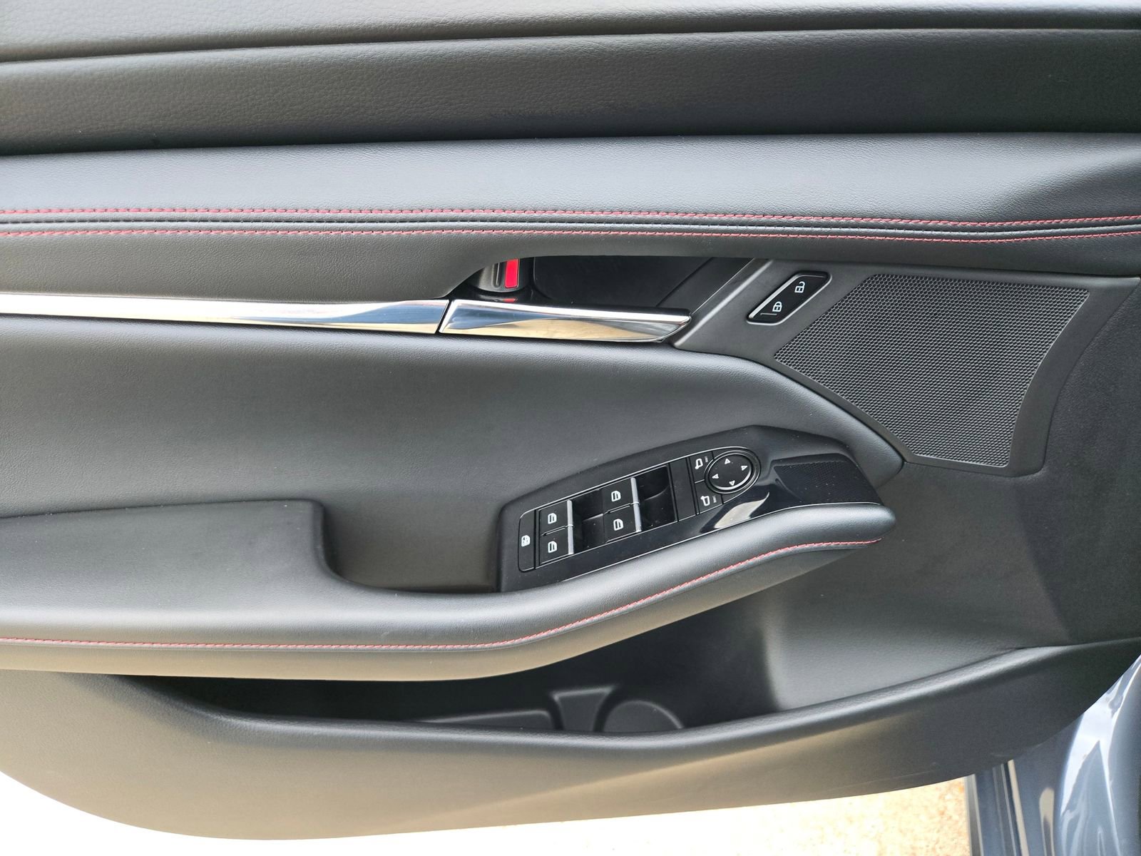 Certified 2025 MAZDA MAZDA3 Carbon image 28