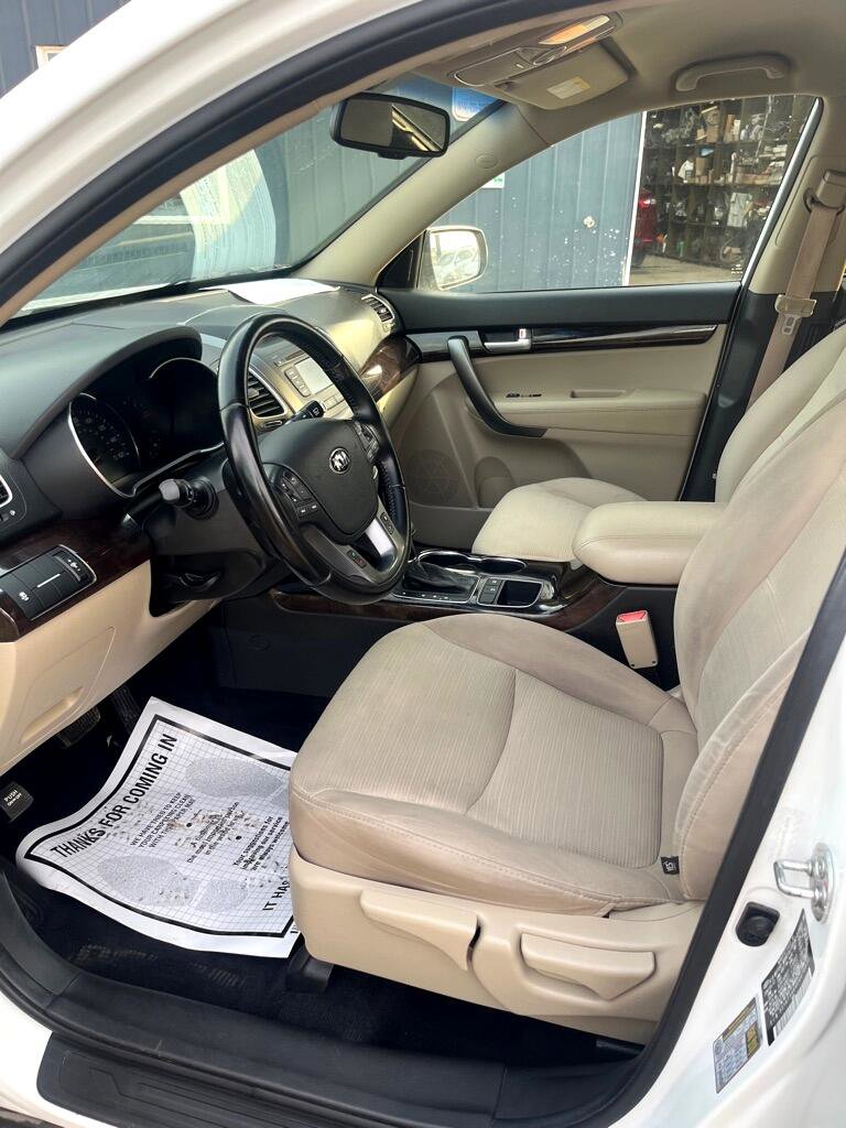 Used 2014 Kia Sorento LX image 10