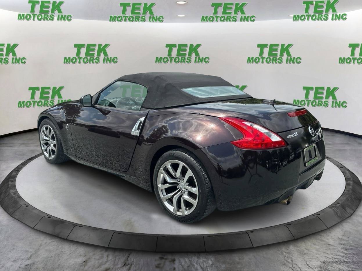 Used 2010 Nissan 370Z Roadster RWD image 9