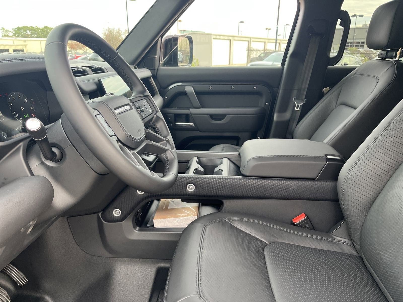 Used 2025 Land Rover Defender 130 Outbound image 4