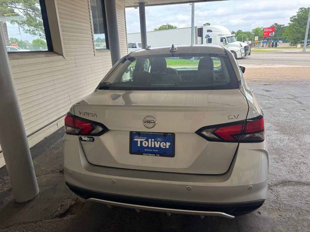 Used 2021 Nissan Versa SV FWD image 3