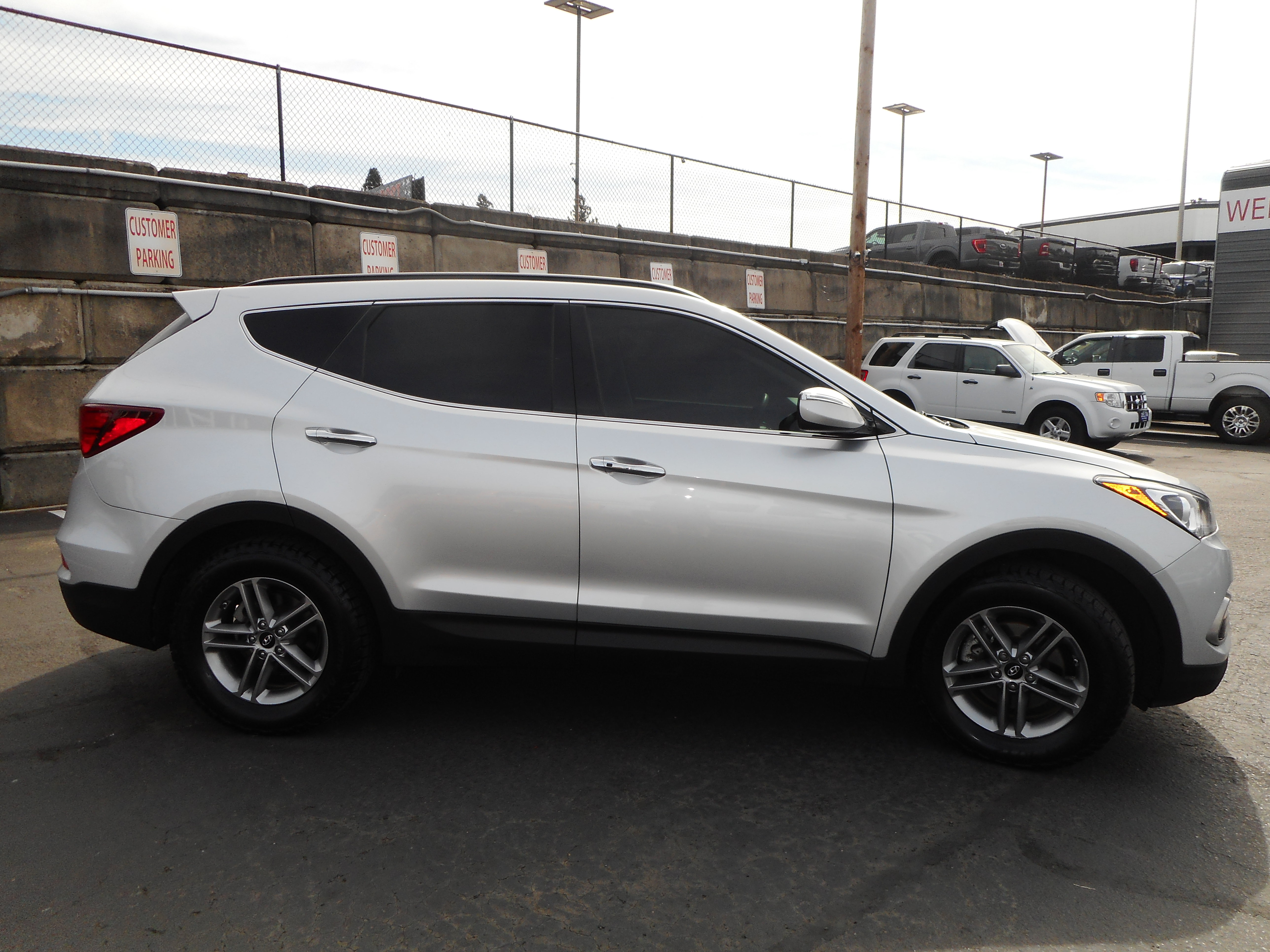 Used 2018 Hyundai Santa Fe Sport w/ 2.4L Value Package 02 AWD/4WD image 2