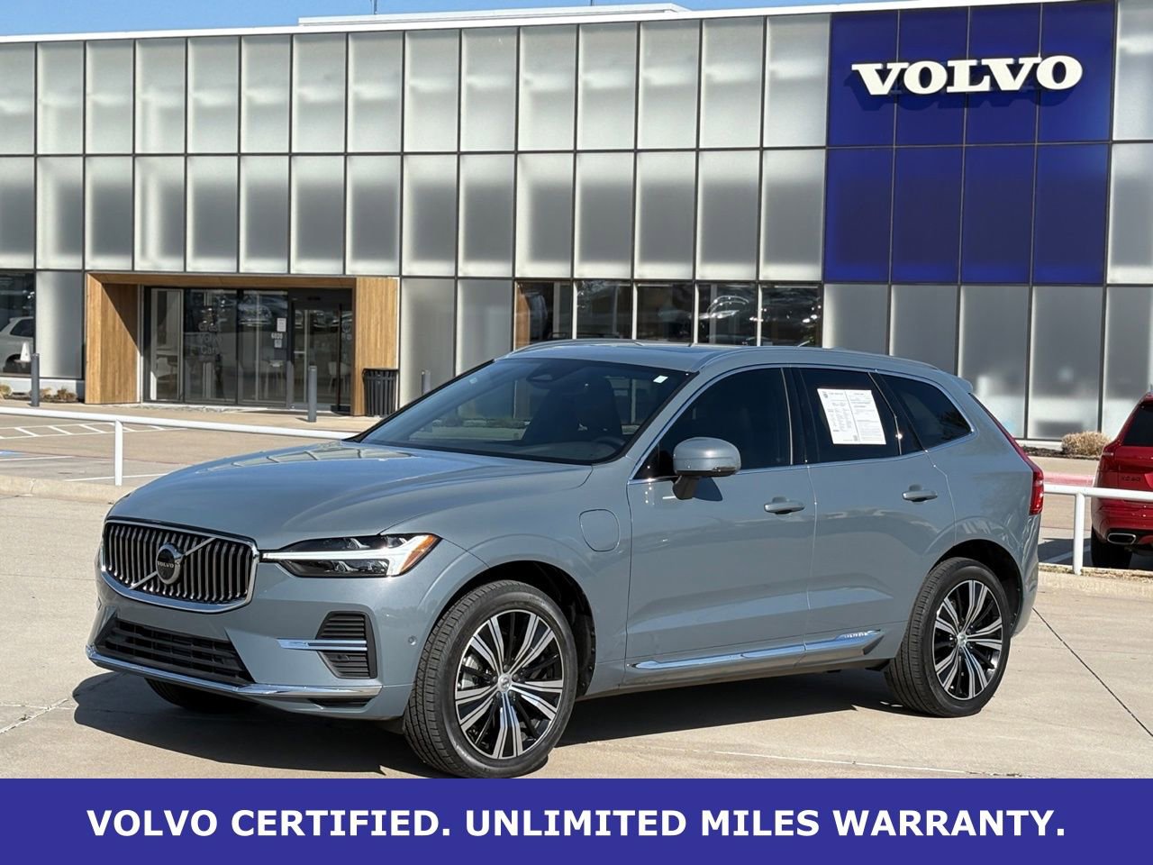 Certified 2023 Volvo XC60 T8 Plus w/ Protection Package Premier image 4