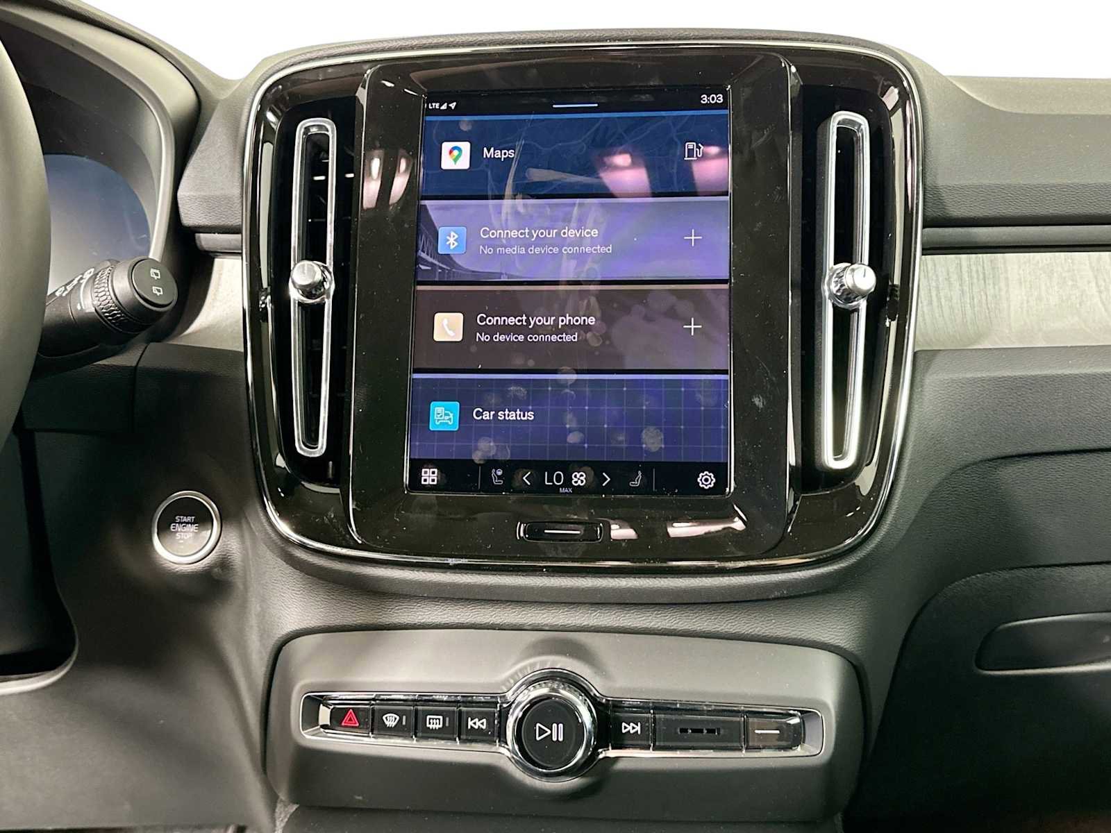 Used 2025 Volvo XC40 B5 Core w/ Climate Package image 13