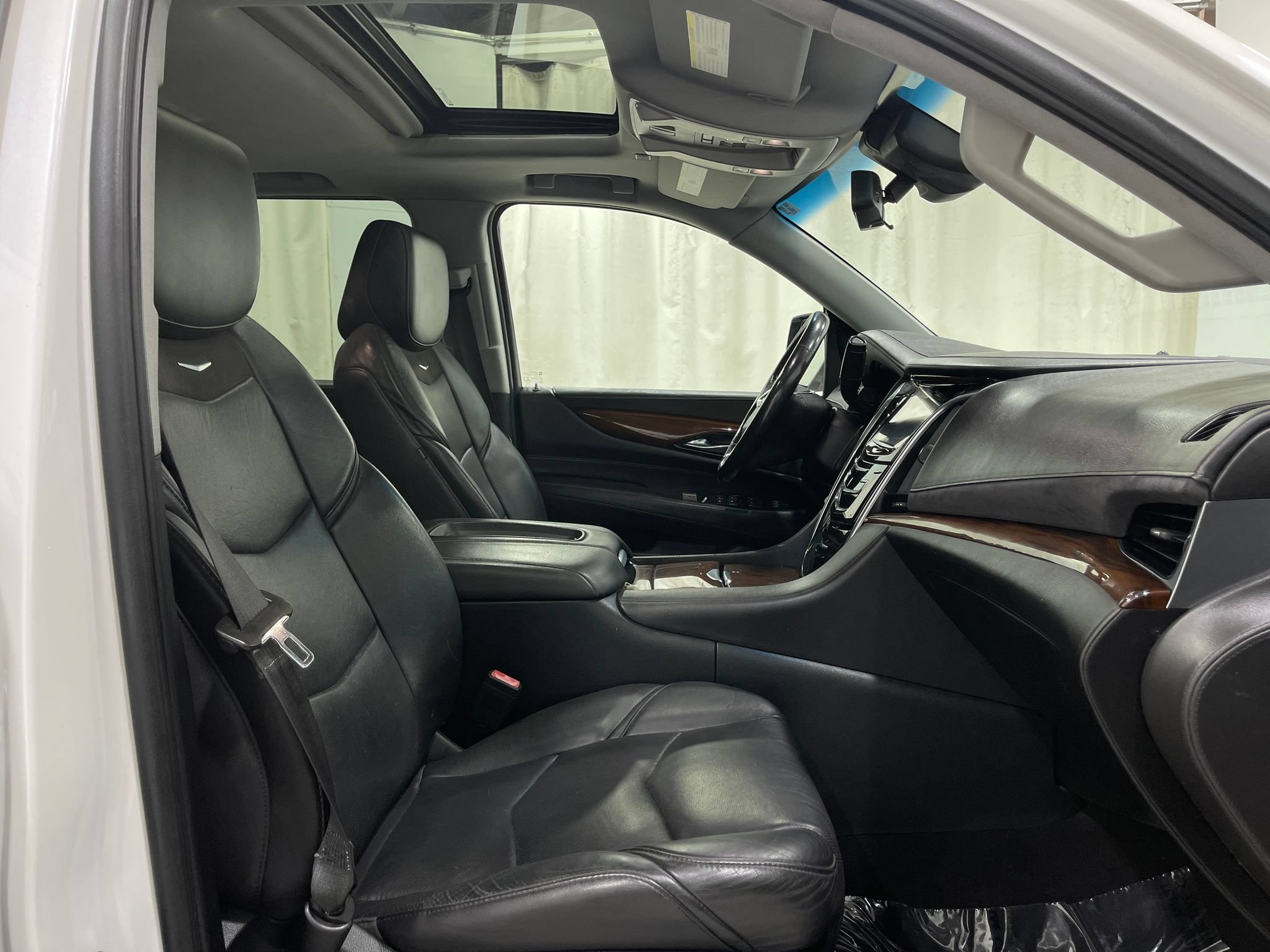 Used 2018 Cadillac Escalade ESV Luxury AWD/4WD image 34