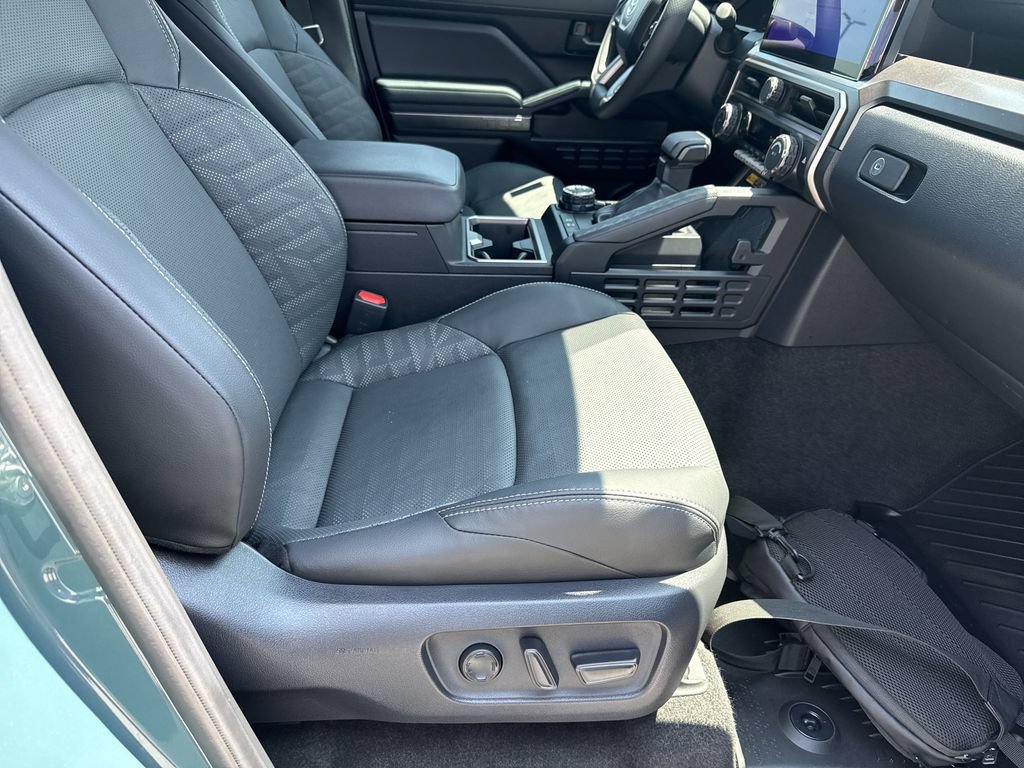 Used 2025 Toyota 4Runner TRD Off-Road Premium AWD/4WD image 13