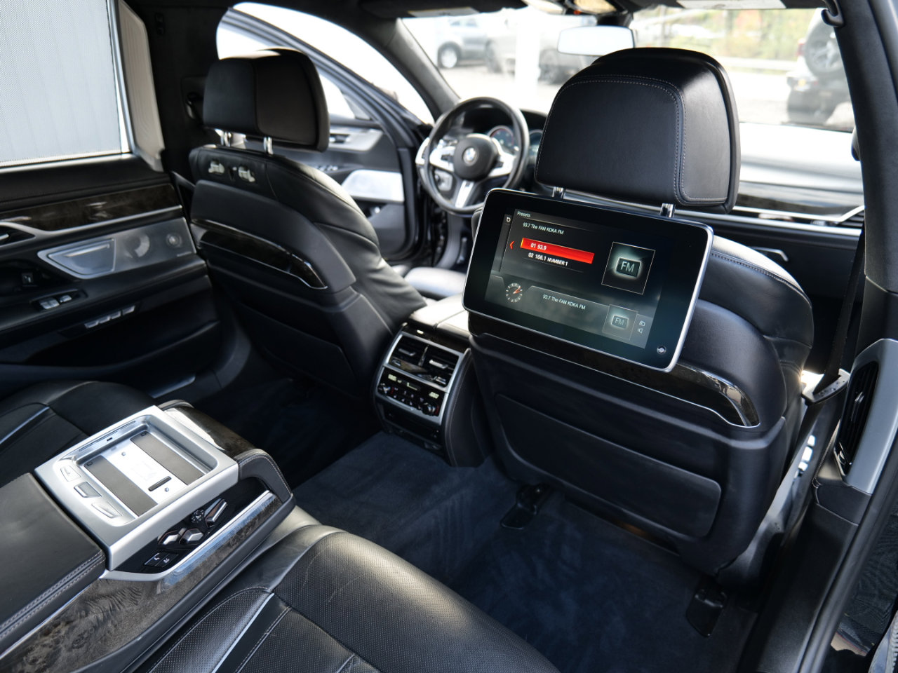 Used 2018 BMW M760i xDrive image 44