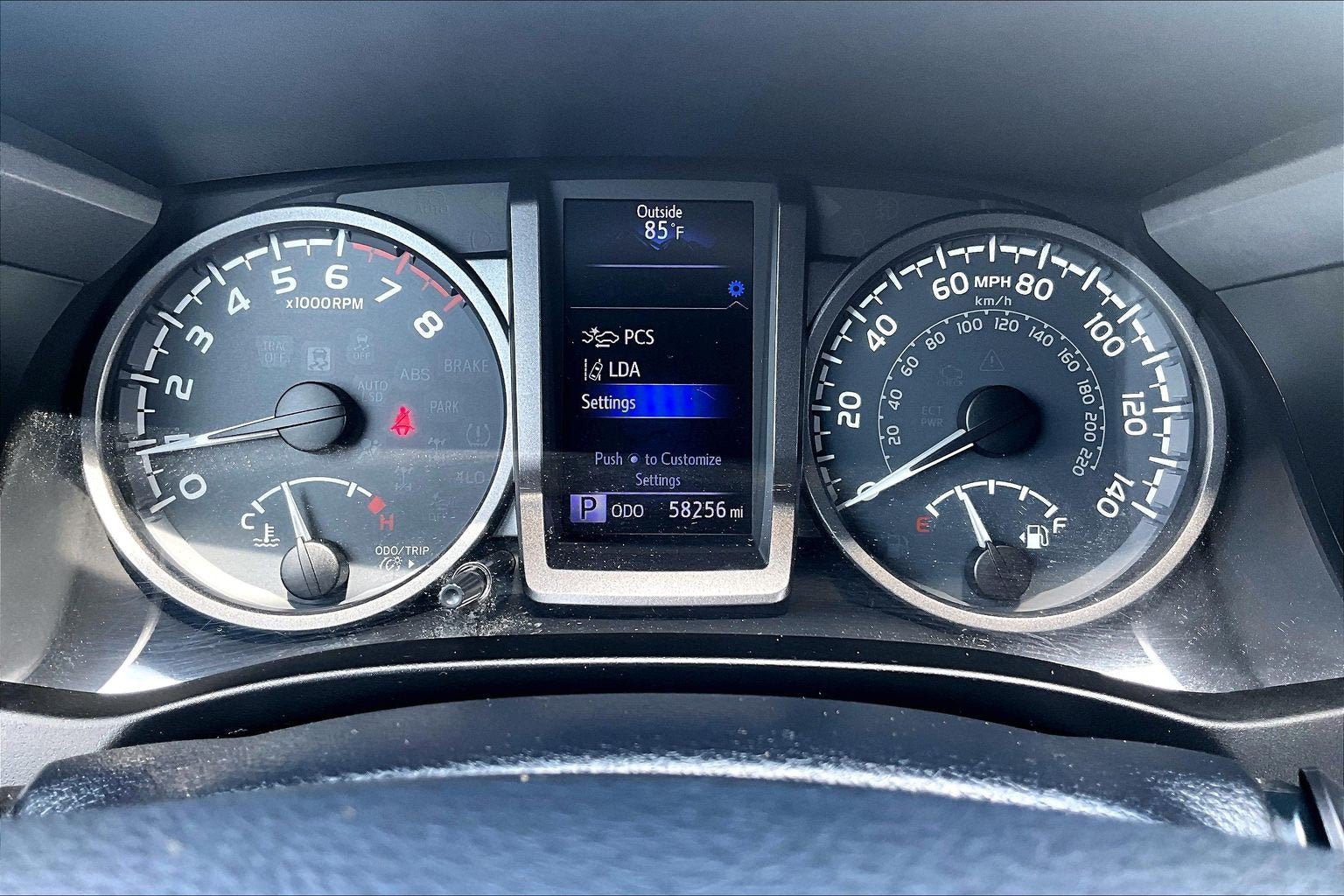 Used 2018 Toyota Tacoma TRD Sport AWD/4WD image 18