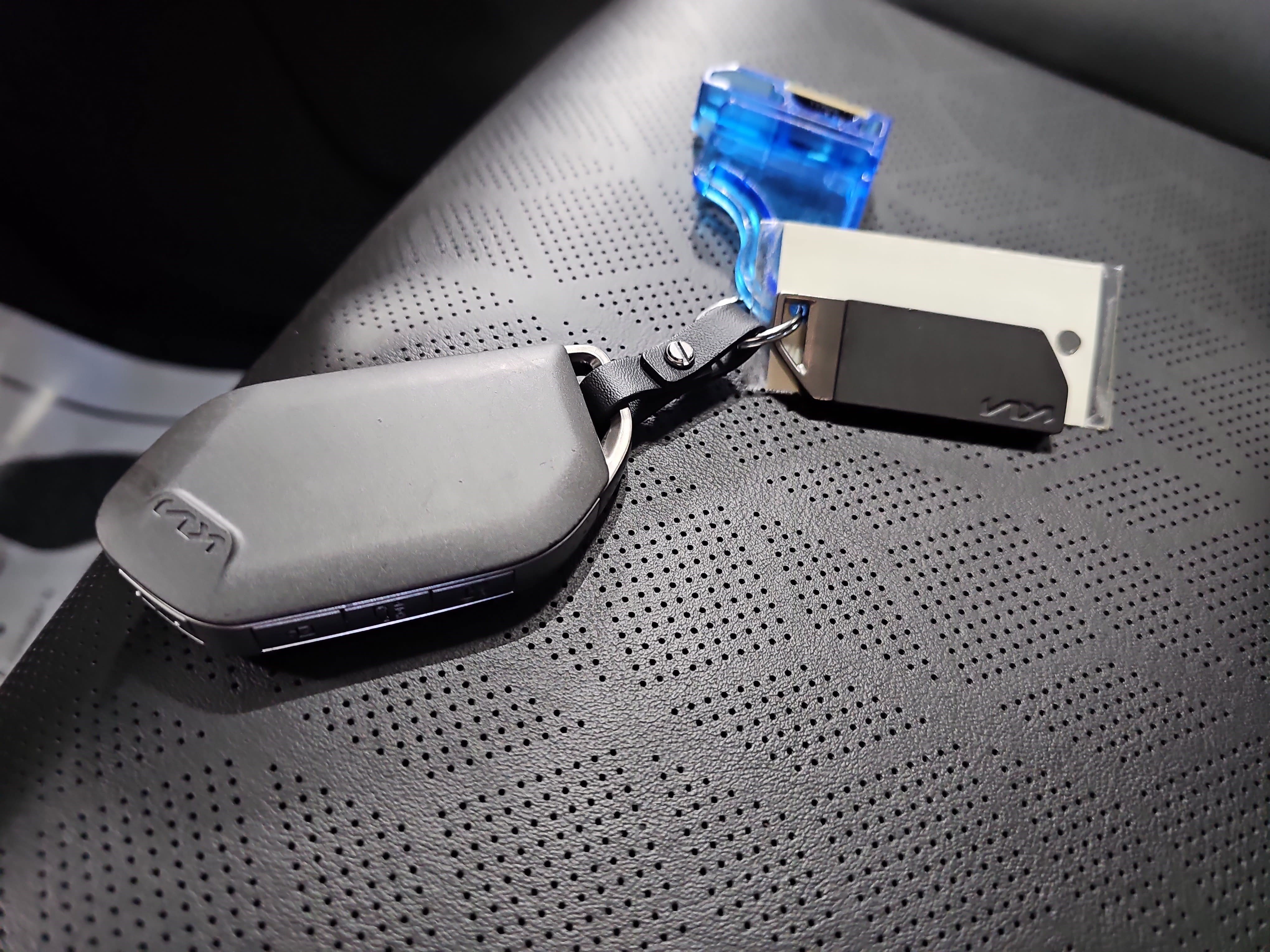 Used 2025 Kia Carnival SX image 38