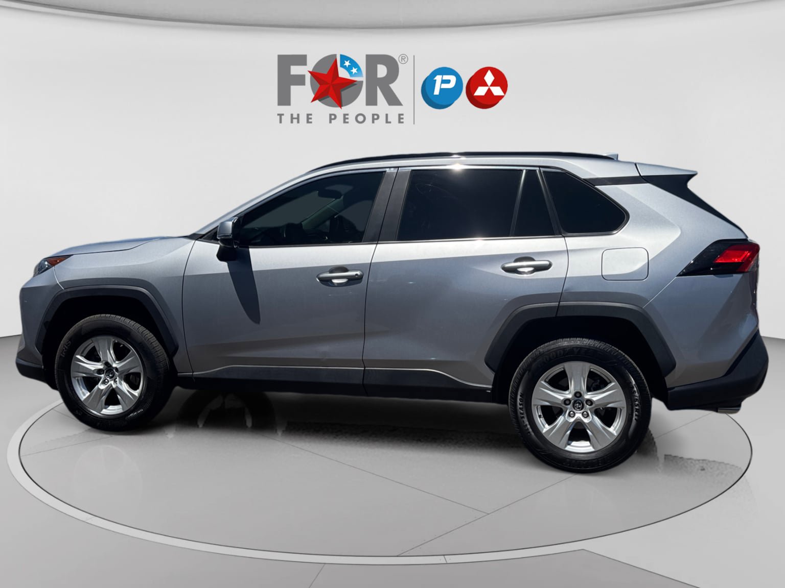 Used 2021 Toyota RAV4 XLE FWD image 2