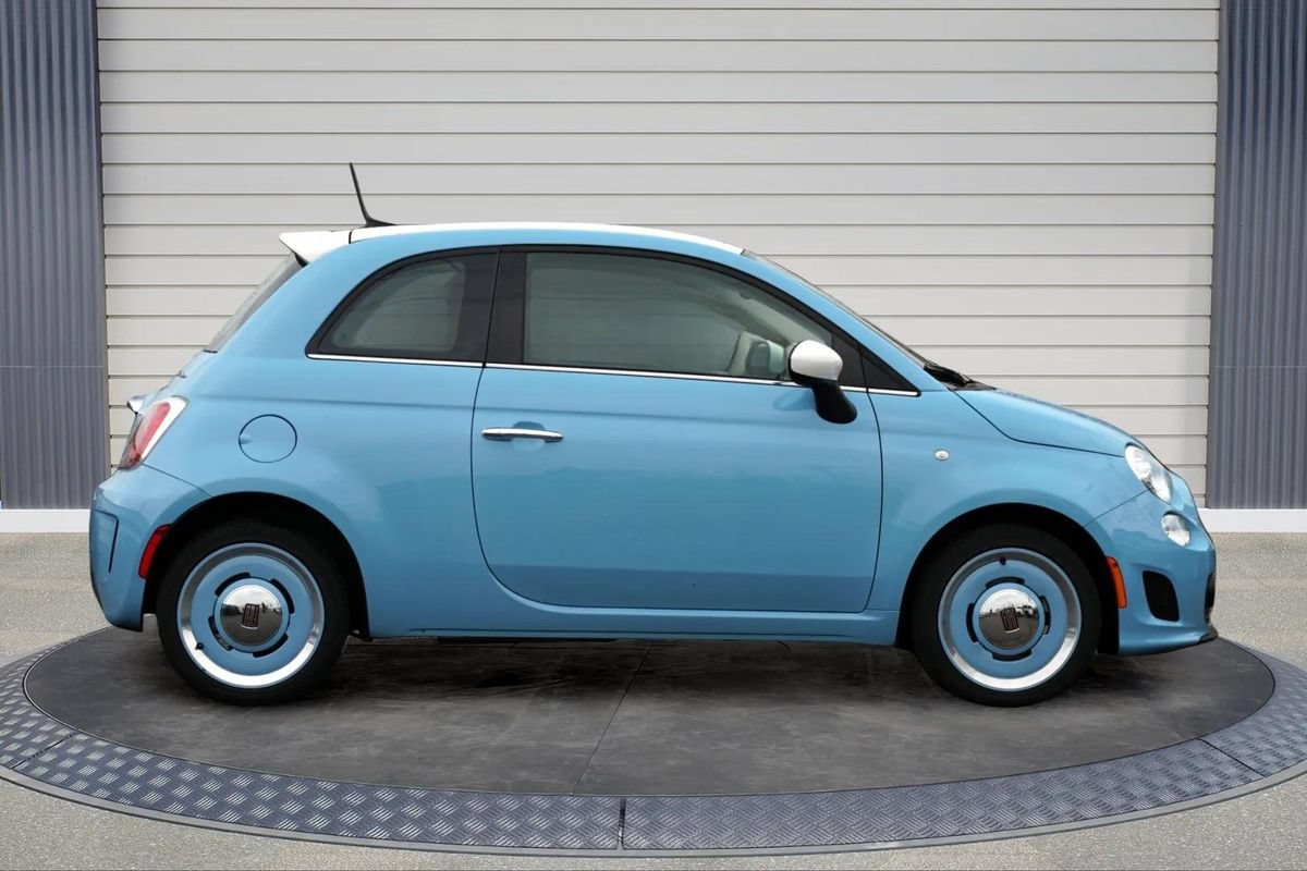 Used 2019 FIAT 500 Lounge FWD image 8