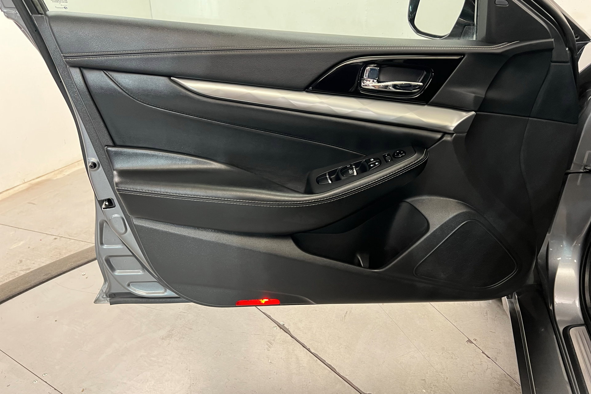 Used 2023 Nissan Maxima SV w/ Floor Mat Group image 14