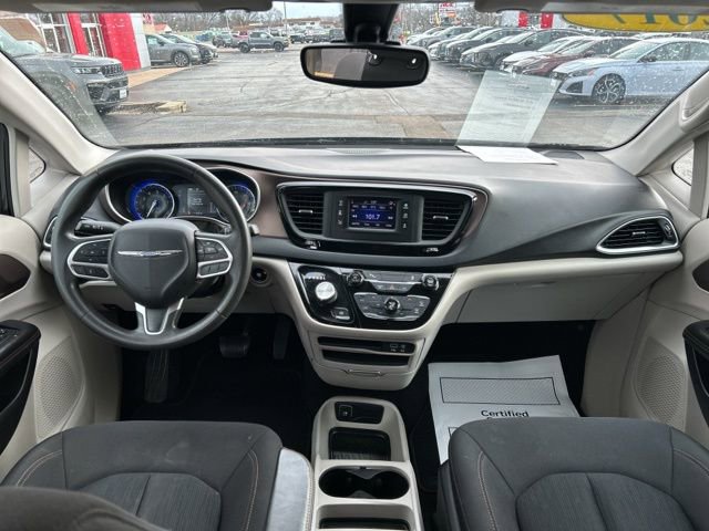 Used 2017 Chrysler Pacifica LX image 18
