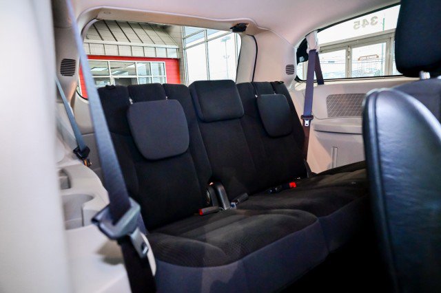 Used 2019 Dodge Grand Caravan SE w/ UConnect Hands-Free Group image 23