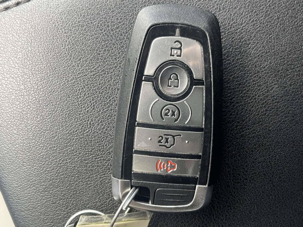 Certified 2023 Ford Edge SEL w/ Convenience Package AWD/4WD image 4