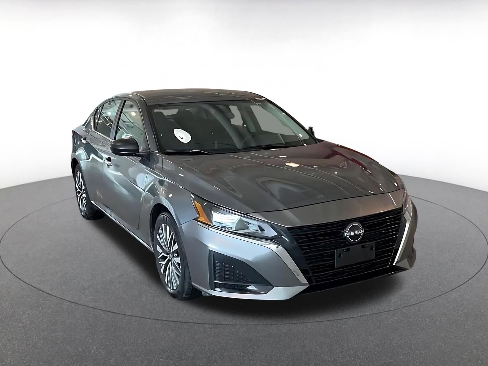 Used 2025 Nissan Altima 2.5 SV image 3