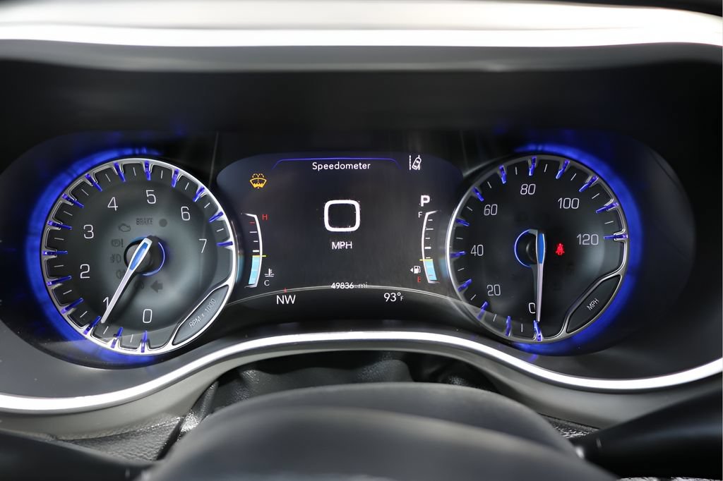 Used 2025 Chrysler Pacifica Select FWD image 27