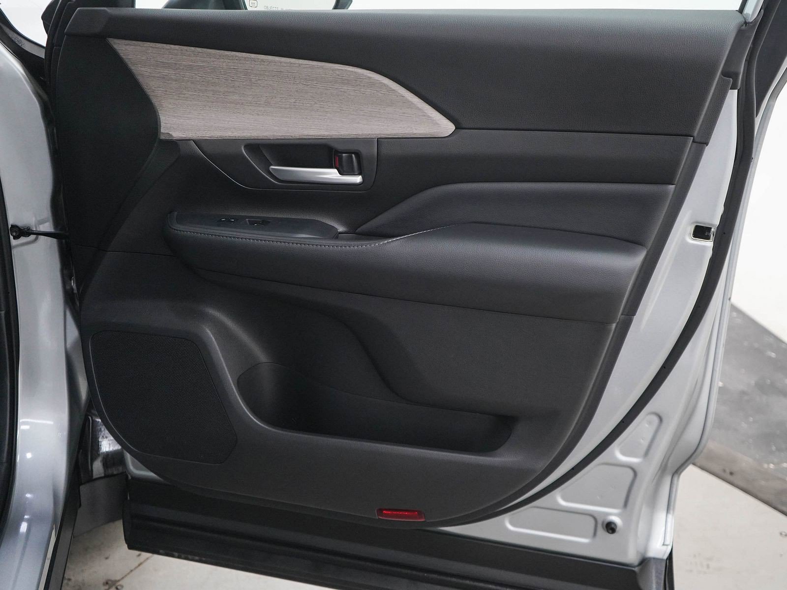 Used 2024 Toyota Grand Highlander AWD Hybrid image 9