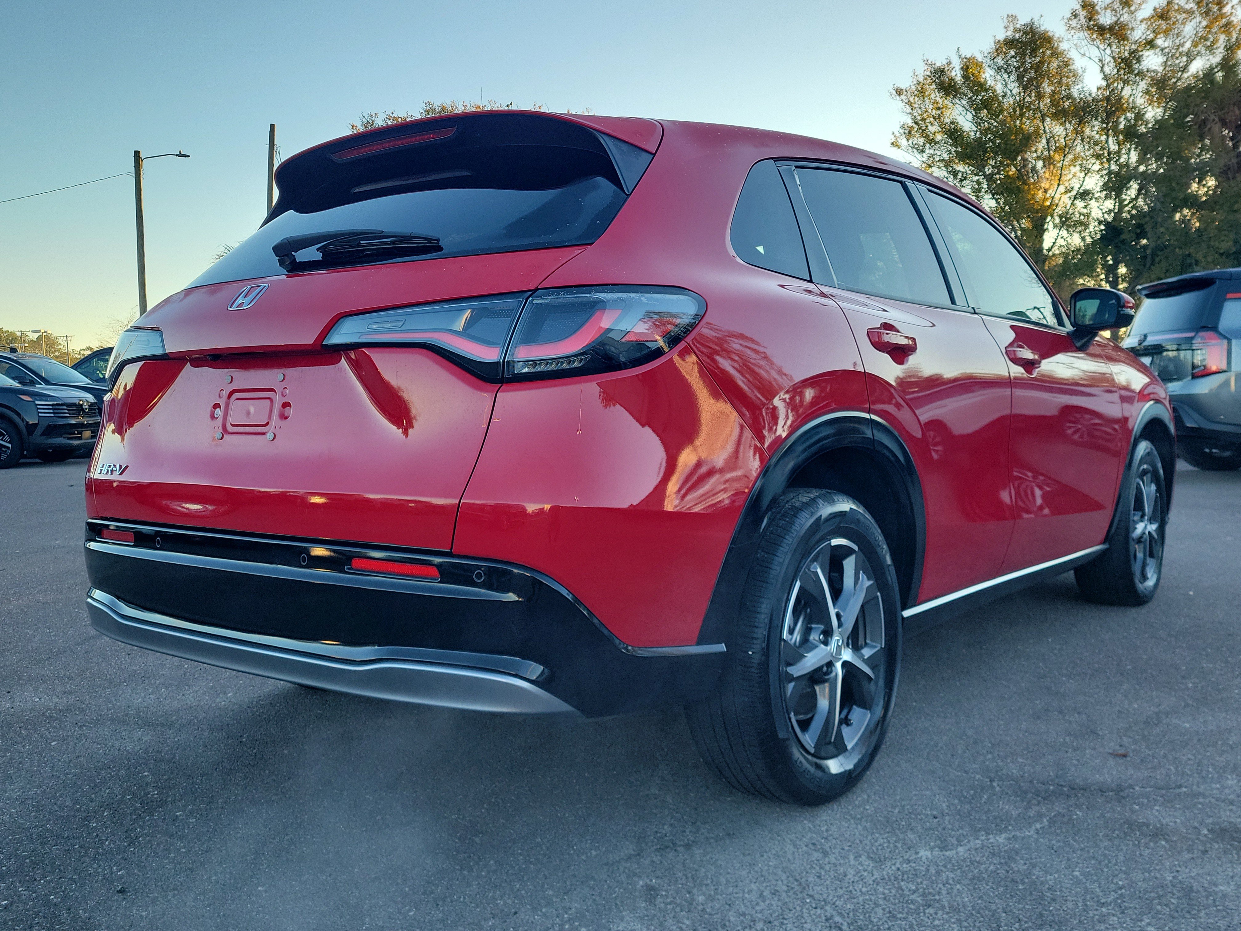 Used 2023 Honda HR-V EX-L image 3