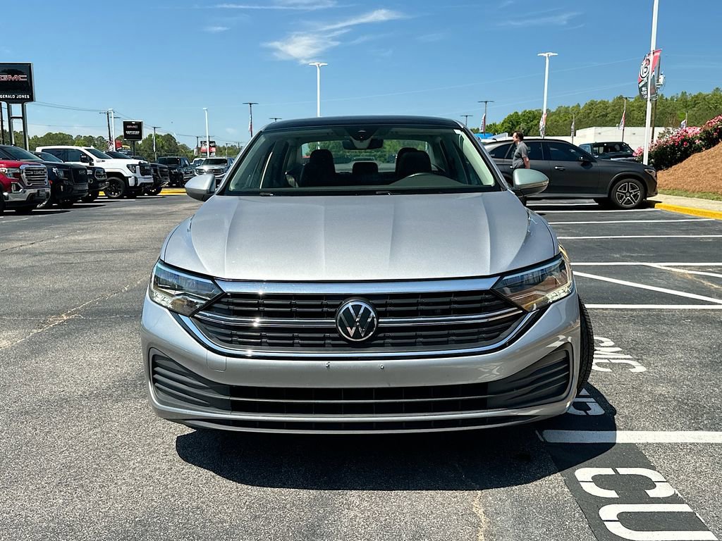 Used 2024 Volkswagen Jetta SE FWD image 5
