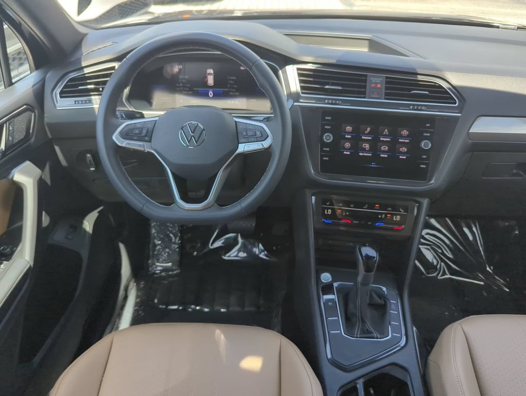 Used 2024 Volkswagen Tiguan SE FWD image 13